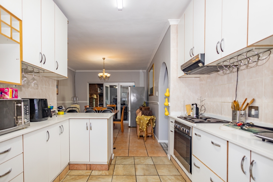 3 Bedroom Property for Sale in Mabille Park Western Cape